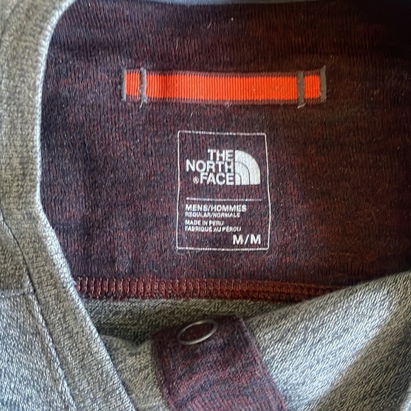Men’s The North Face long sleeve 3 button Henley. - Picture 3 of 3